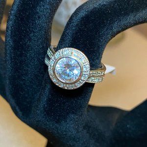 HALO ENGAGEMENT RING SET/CUBIC ZIRCONIA